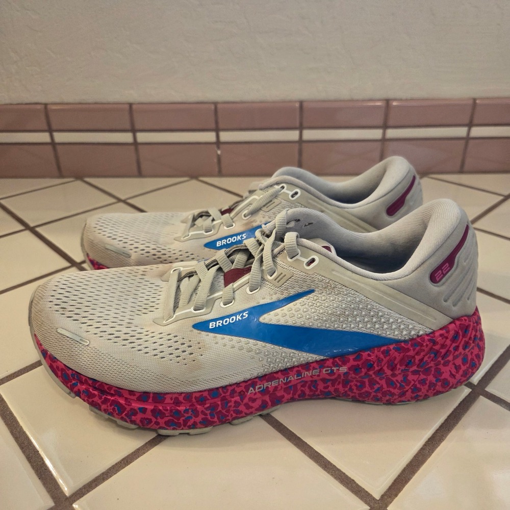 Brooks Adrenaline GTS 22 Womens Running Shoes Size 10 Grey Pink Leopard Print